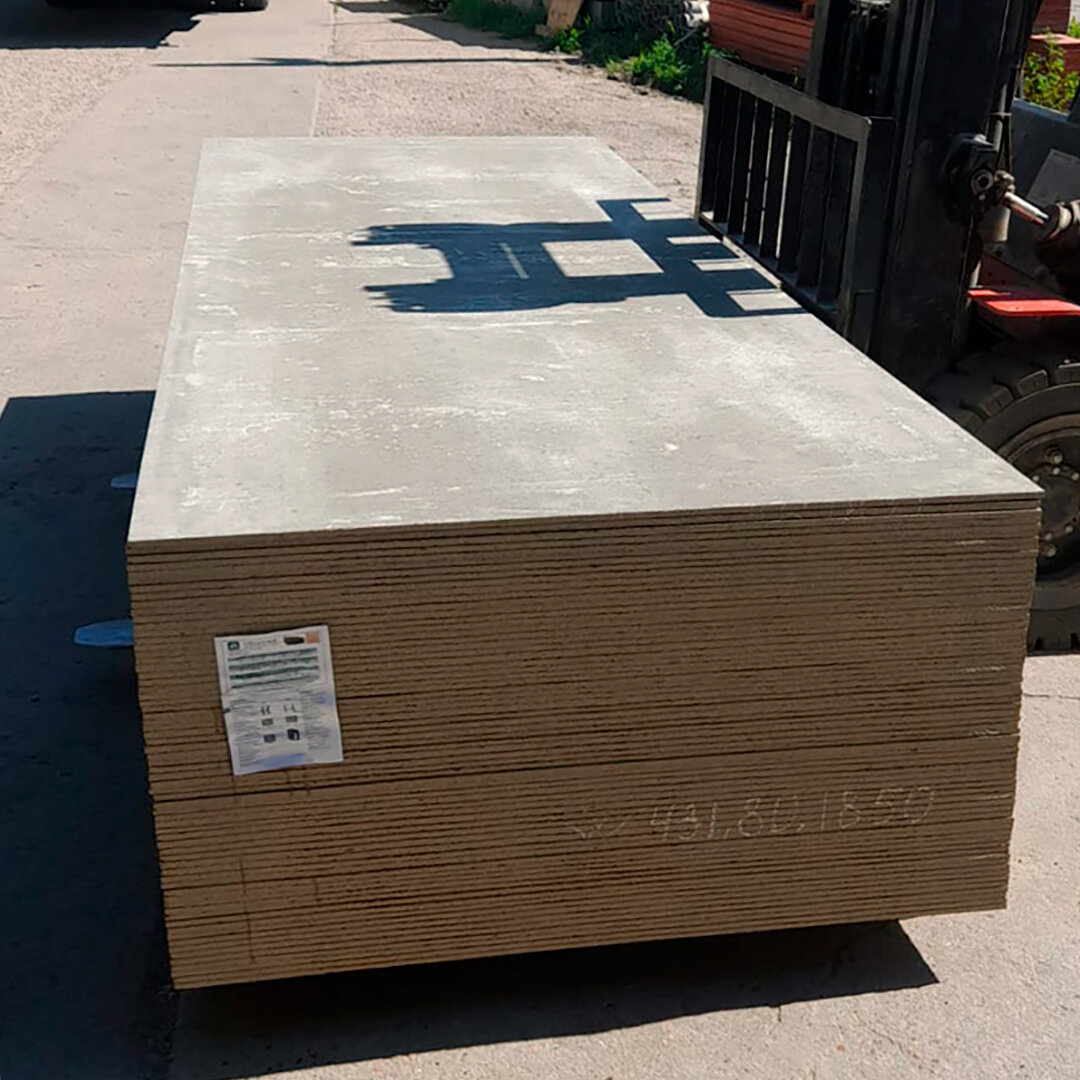 Перемещение пачки ЦСП на погрузчике (толщина листов — 10 мм)