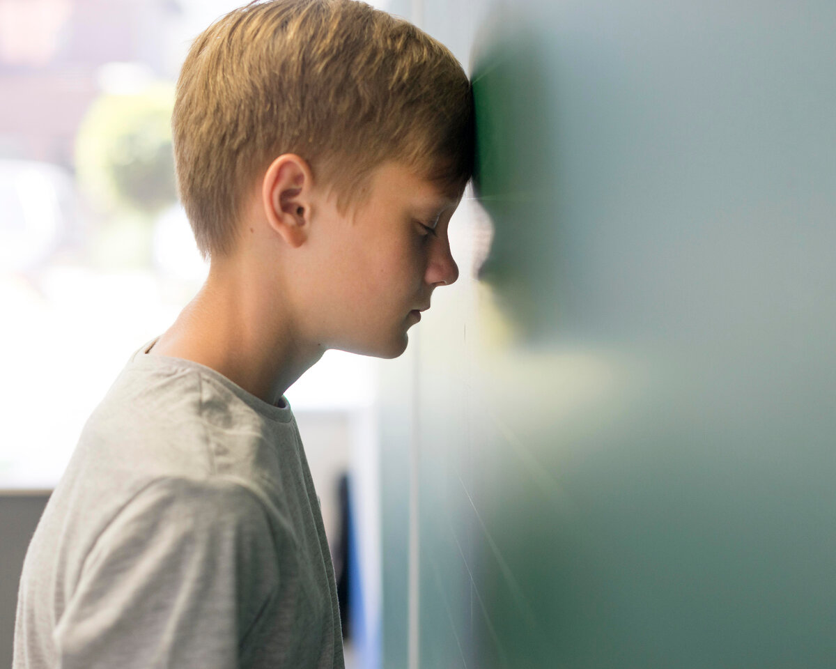 источник фото: Изображение от <a href="https://ru.freepik.com/free-photo/side-view-boy-with-head-lean-on-wall_9098806.htm#query=%D0%B1%D1%83%D0%BB%D0%BB%D0%B8%D0%BD%D0%B3&position=11&from_view=search&track=sph">Freepik</a>