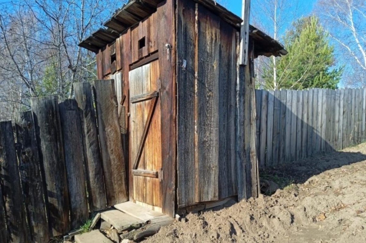    В этом туалете нашли тело новорожденного.