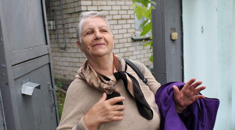 Любовь Иванова восхищается в Кульме соловьиными трелями по утрам и любит, когда на улице играют дети / Фото: Владимир Писахов