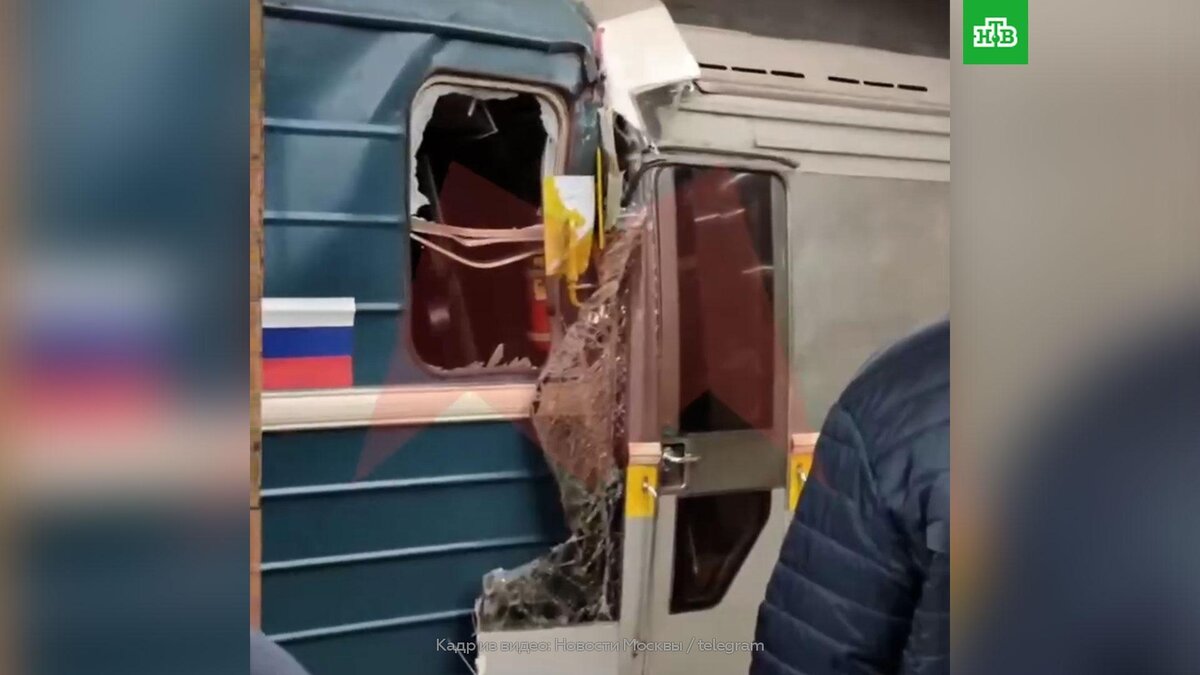    Два поезда столкнулись в московском метро