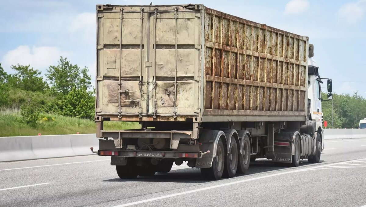     В Ростове ДТП с участием грузовика спровоцировало пробку на улице Всесоюзной, сведения об этом появились в сервисе «Яндекс Карты».