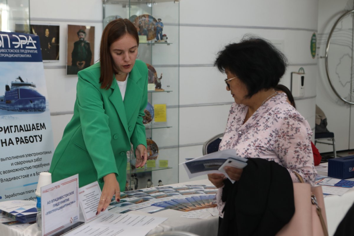    Ярмарка вакансий для петербуржцев старше 50 лет открылась в «Экспофоруме»