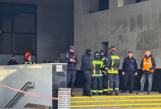    Обстановка у станции «Печатники» Люблинско-Дмитровской линии Московского метрополитена после инцидента с поездами