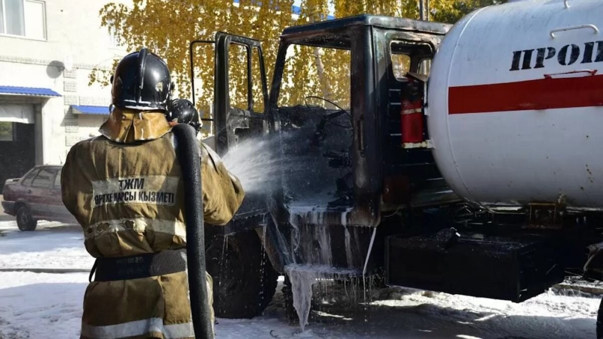 Пожарные предотвратили взрыв газовоза в Петропавловске | Bizmedia.kz | Дзен