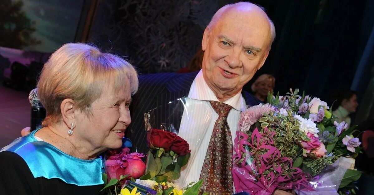 Александра Николаевна и Николай Николаевич написали более 400 песен. Фото Яндекс Картинки.