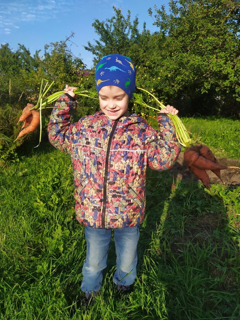 Такой ребёнок должен понимать слово "нельзя."