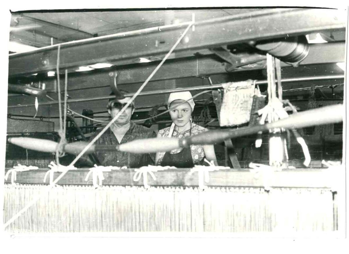 Блинов Н.И. Булдакова Валя, ткацкий станок