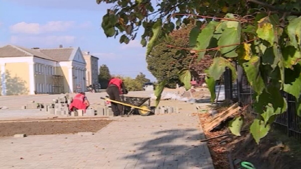    Во Льгове Курской области трудятся над благоустройством Красной площади