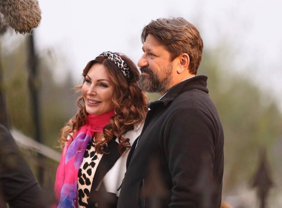    Нижегородка выложила совместные фотографии с коллегой Виктором Логиновым, который играет роль ее мужа в сериале Арина Полтанова