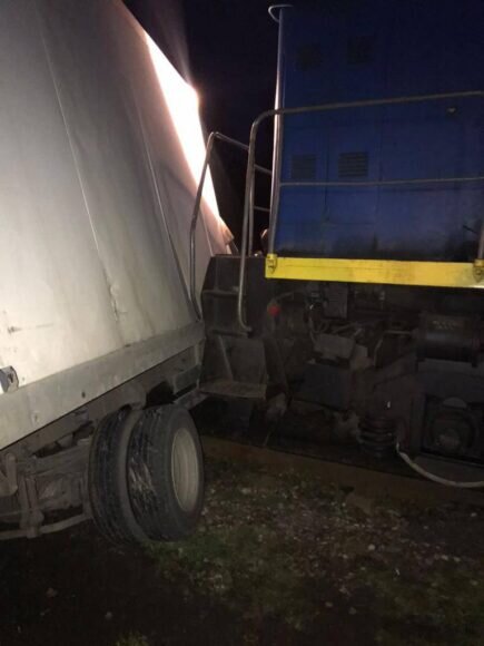 Фото: очевидец, группа "ДТП-ЧП-СПб" ВКонтакте, пресс-служба СЗТП