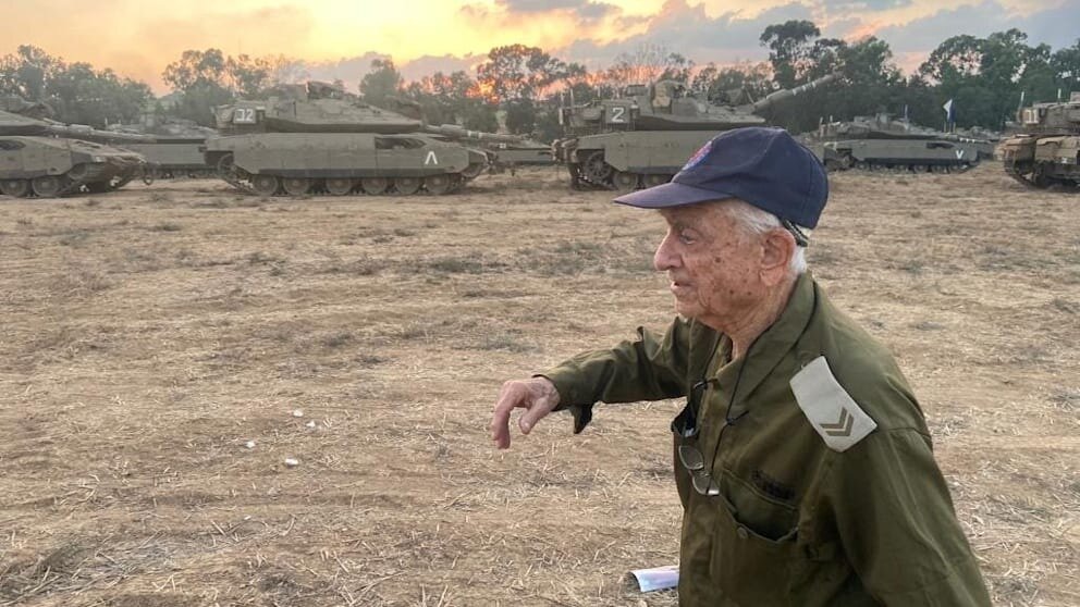     Израильский пенсионер, принимавший участие в войне за независимость своей страны, намерен передать свои опыт и решимость молодым бойцам.