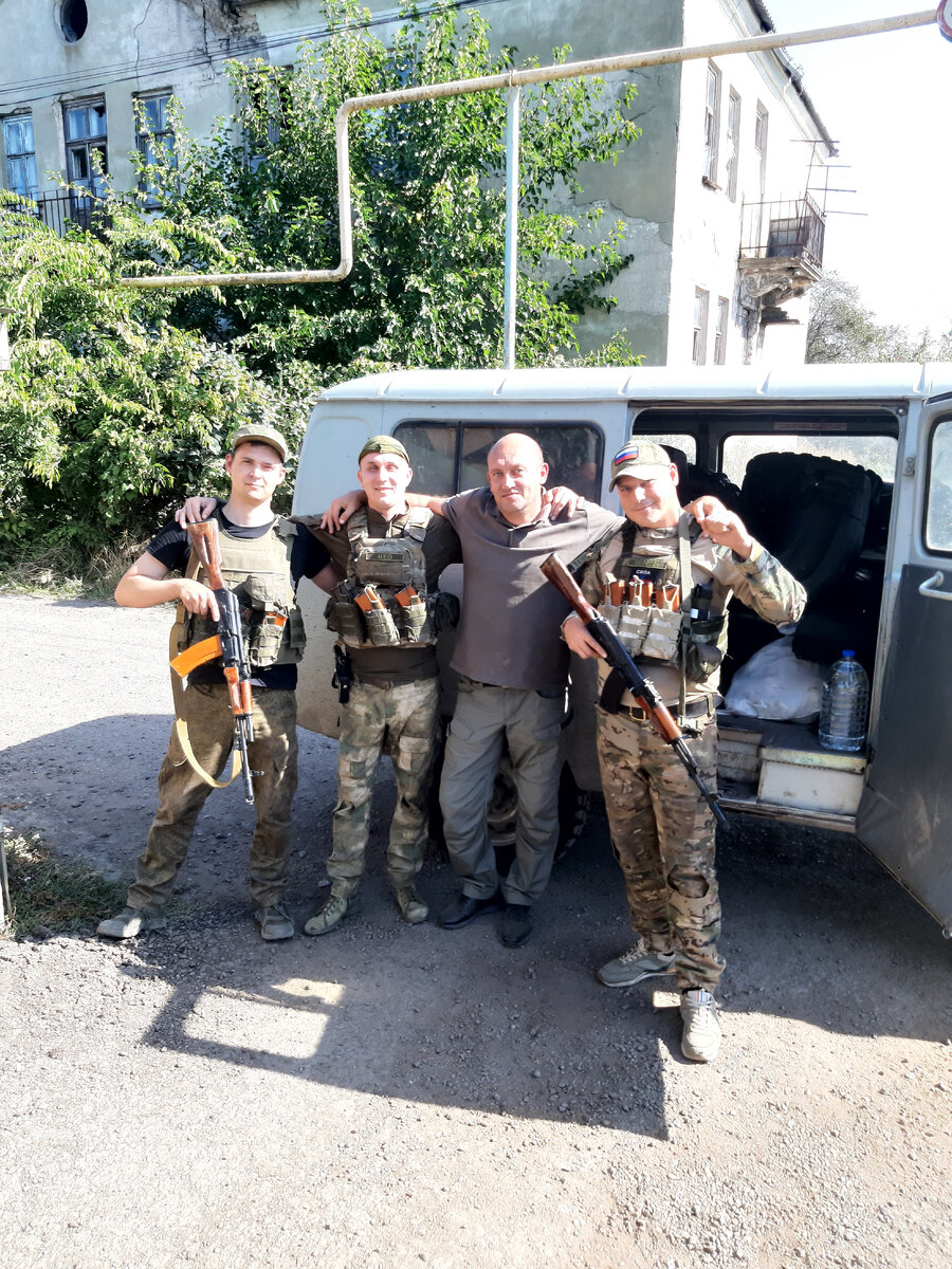 Я с моими боевыми братьями. Фото опубликовано с разрешения бойцов.
