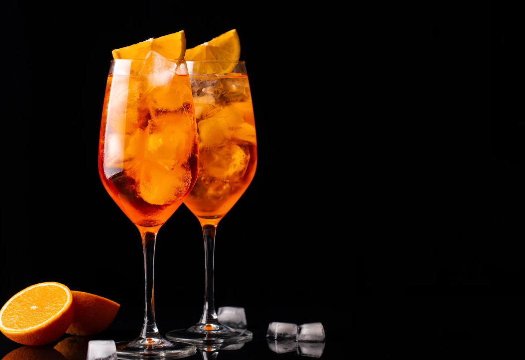 Апероль шприц коктейль. Апероль Спритц коктейль. Апероль шприц (Aperol Spritz). Бокалы для Апероль шприц.