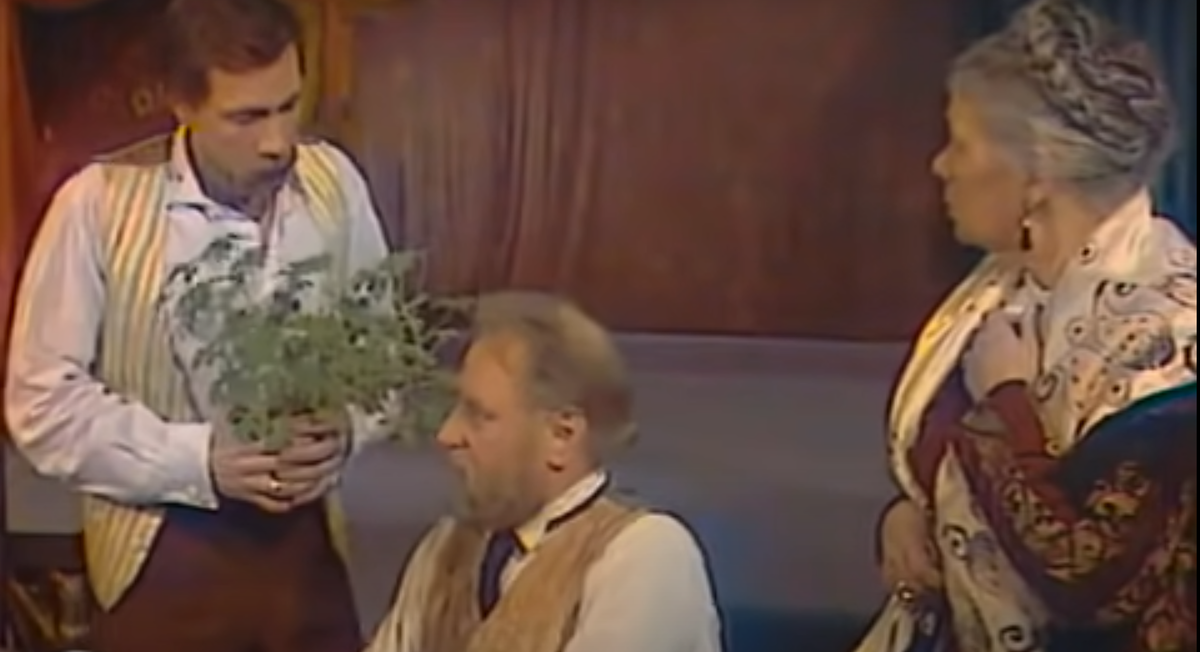 Сцена из спектакля. Андрей Белугин – В.И.Бочкарёв