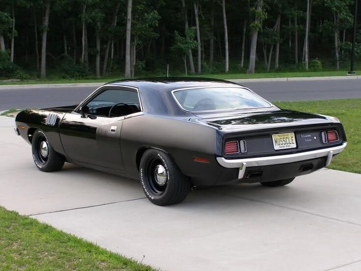 У пони-кара длинный капот спереди, что говорит о большой мощности, и в сочетании с этим дизайном короткая задняя палуба. (Фото: pinterest.com)