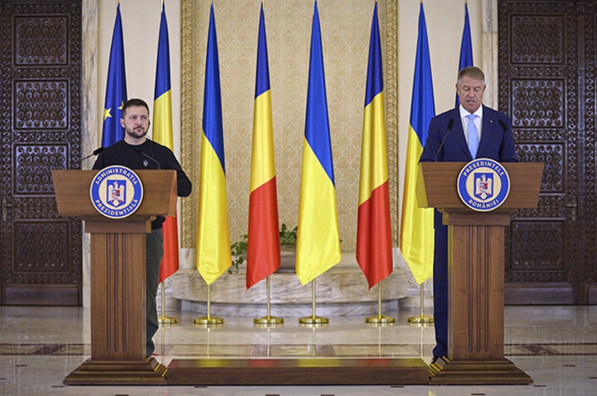    Президент Румынии Клаус Йоханнис и президент Украины Владимир Зеленский.