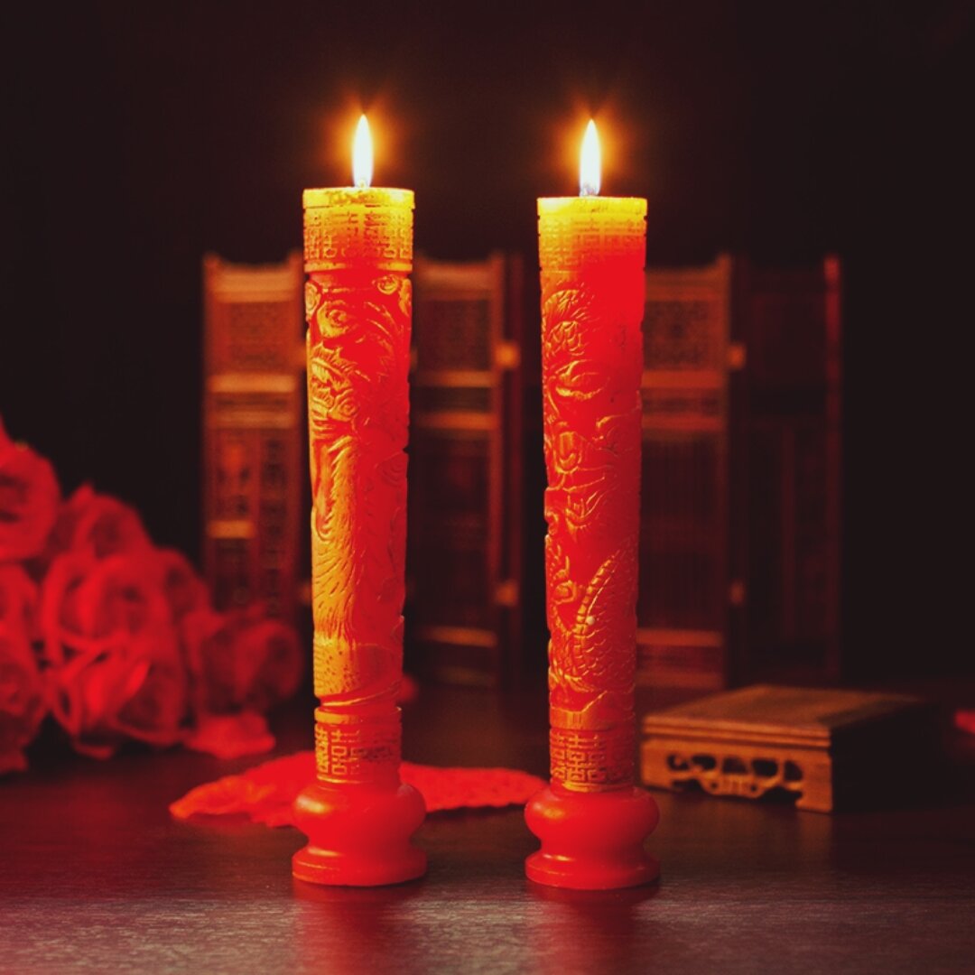 Свечи круглые. Горящая свеча. Свечи в жестяных баночках. Красивые красные свечи. Свеча цилиндр.