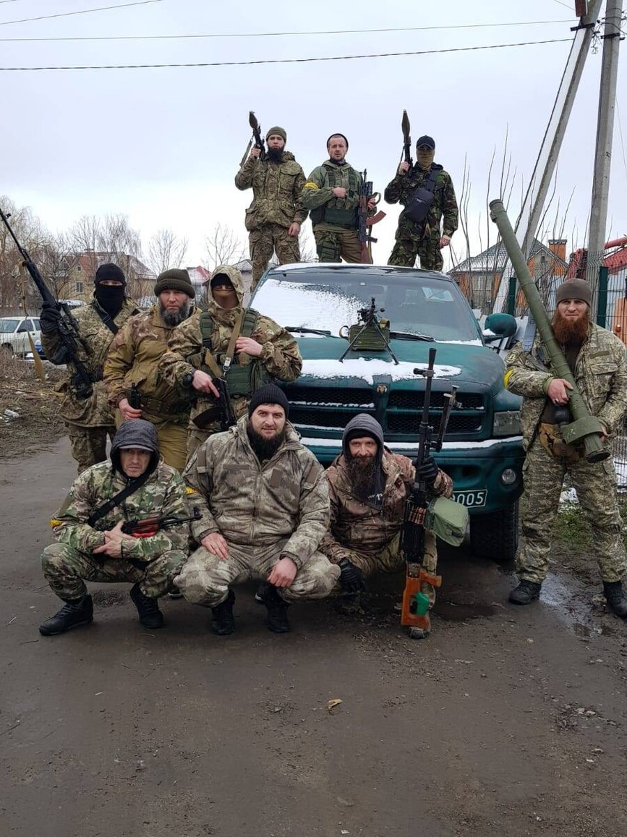 Чеченский боевик, воюющий на стороне нашего врага, записал видео с  претензией к властям 