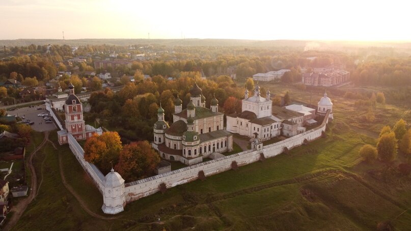 Крепостная стена Горицкого монастыря