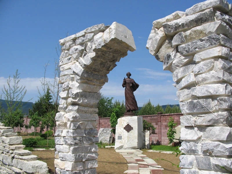 Памятник святителю Иоанну Златоусту. Скульптор В. П. Жариков
