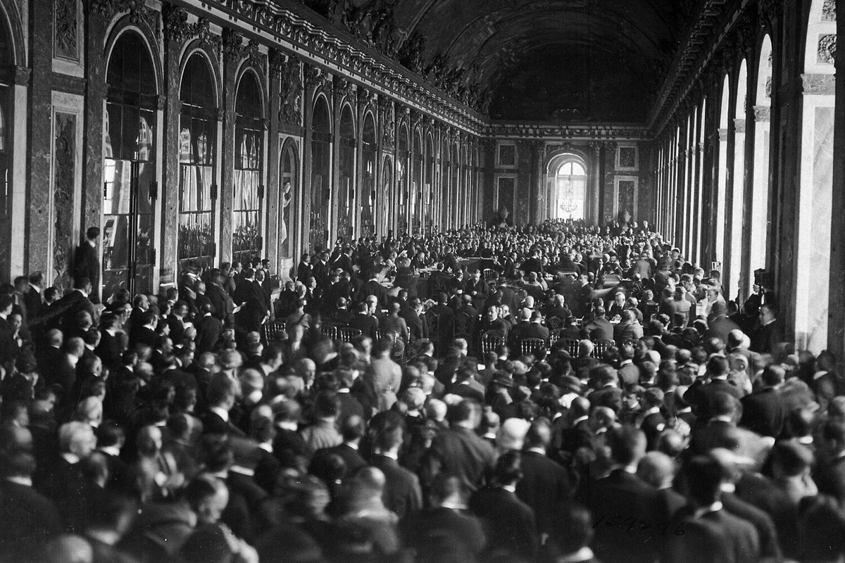 Подписание мирных условий в Ледяном дворце Версаля, Франция, 1919 год / Фото: National Archives at College Park