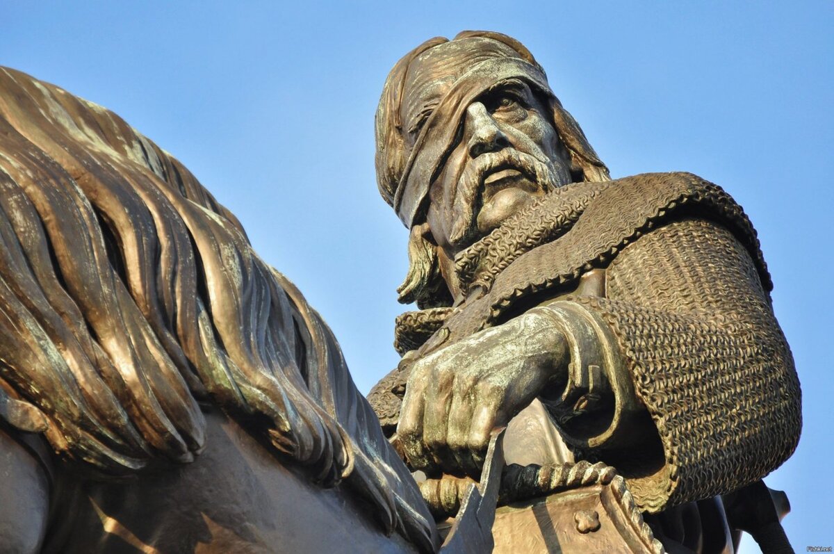 Фрагмент конной статуи Яна Жижки в составе Национального памятника на Виткове. 