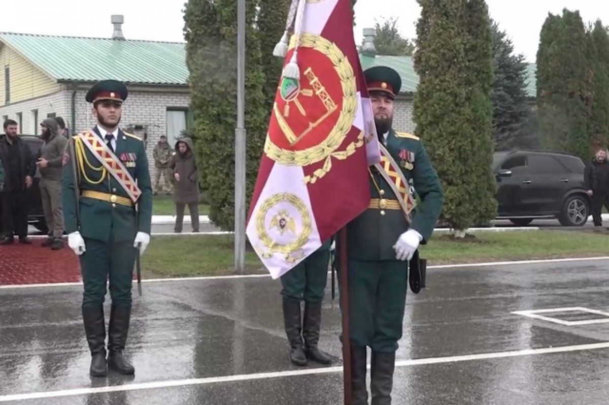    В Чечне боевое знамя нового образца передали в моторизованный полк «Север»