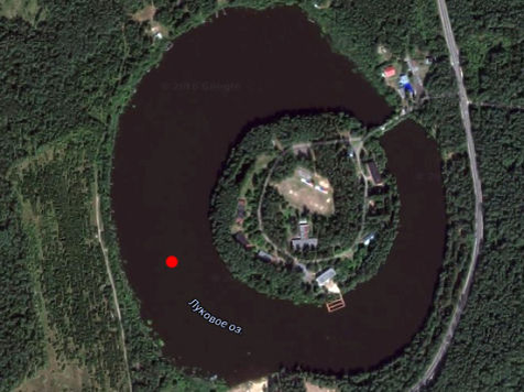 Луковое озеро на Google картах. Красной точкой отмечено место трагедии