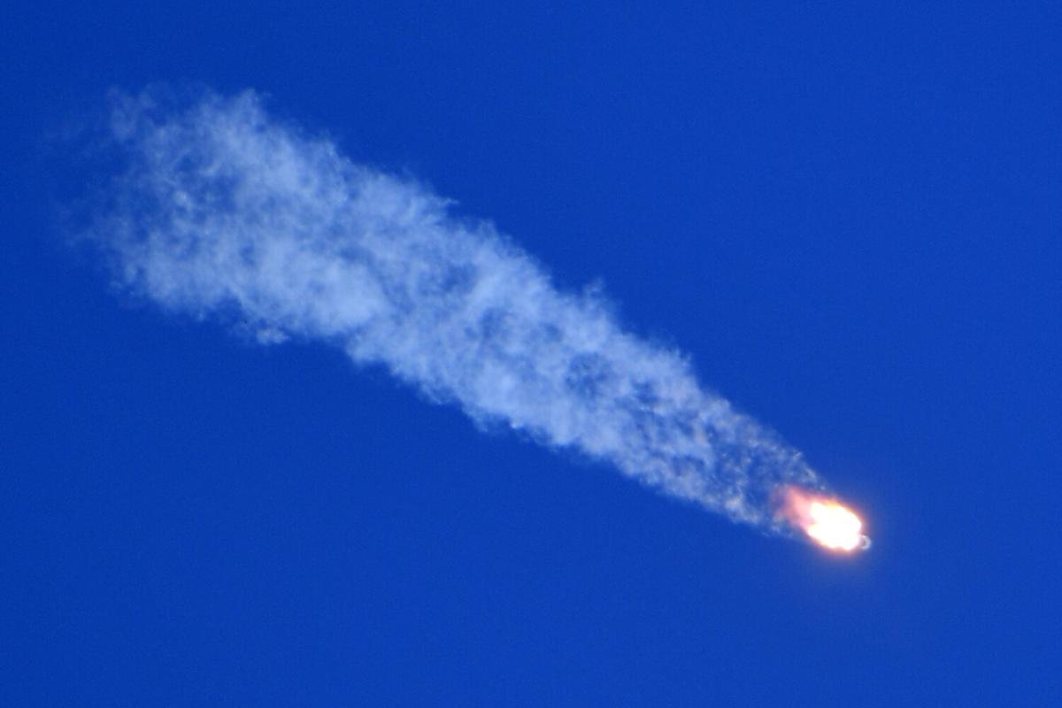 Ракета-носитель «Союз-ФГ» с пилотируемым кораблем «Союз МС-10» после старта со стартового стола первой «Гагаринской» стартовой площадки космодрома «Байконур», 11 октября 2018 год / Фото: Алексей Филиппов/РИА Новости