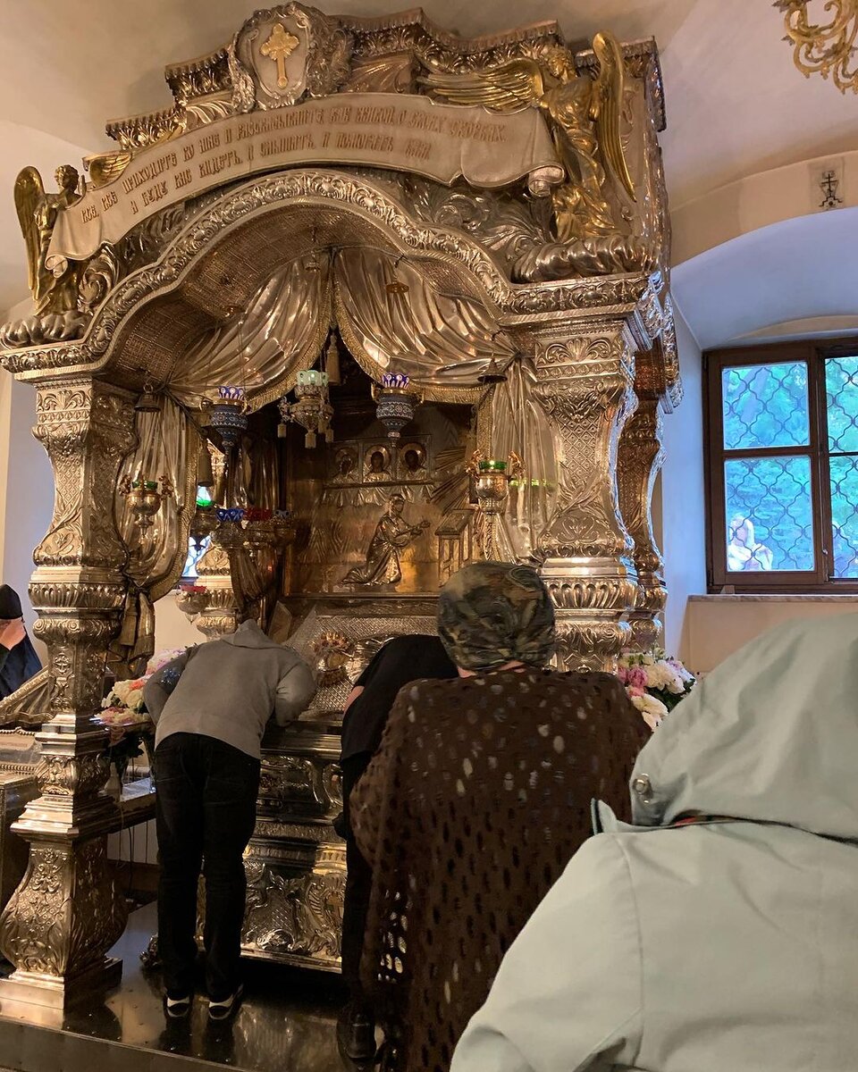 мощи матронушки. мощи матроны помощь. покровский монастырь мощи матроны московской. мощи блаженной матроны московской. матронушка монастырь покровский женский монастырь.