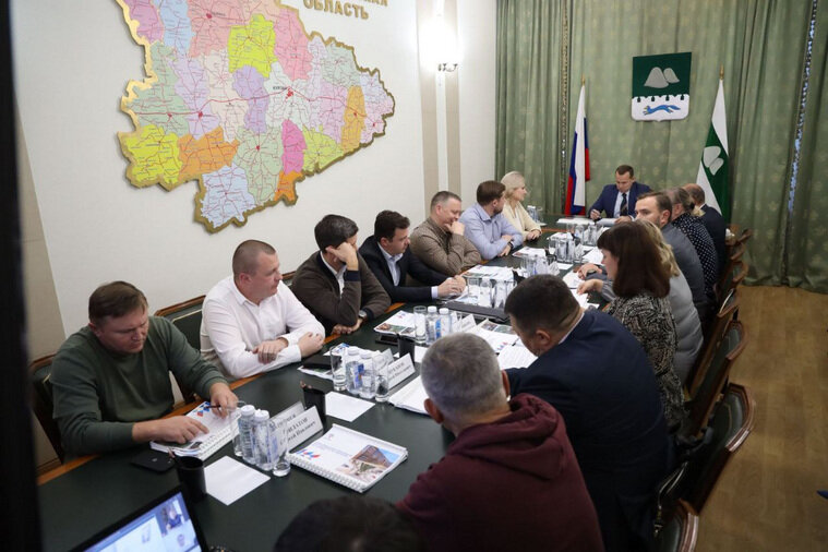    Губернатор Курганской области Вадим Шумков совместно с чиновниками провел встречу с застройщиками