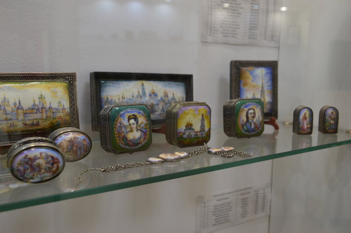    Губернатор предложил увеличить зарплату на фабрике «Ростовская финифть»