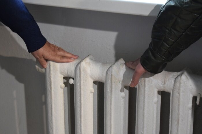    Депутаты Ивгордумы проверили температурный режим в 44 школах и 113 детских садах