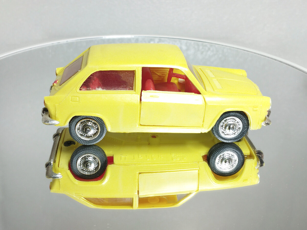 Рис. 2. Модель автомобиля Autobianchi Primula (вид справа)