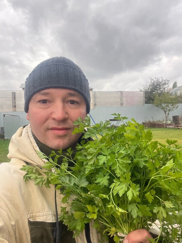    Глава Бугуруслана передал для бойцов СВО овощи и зелень со своего огорода Кристина Просвиркина