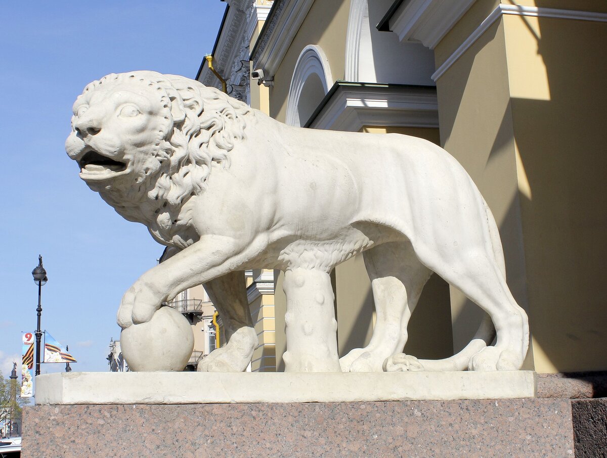 Именно их и видела