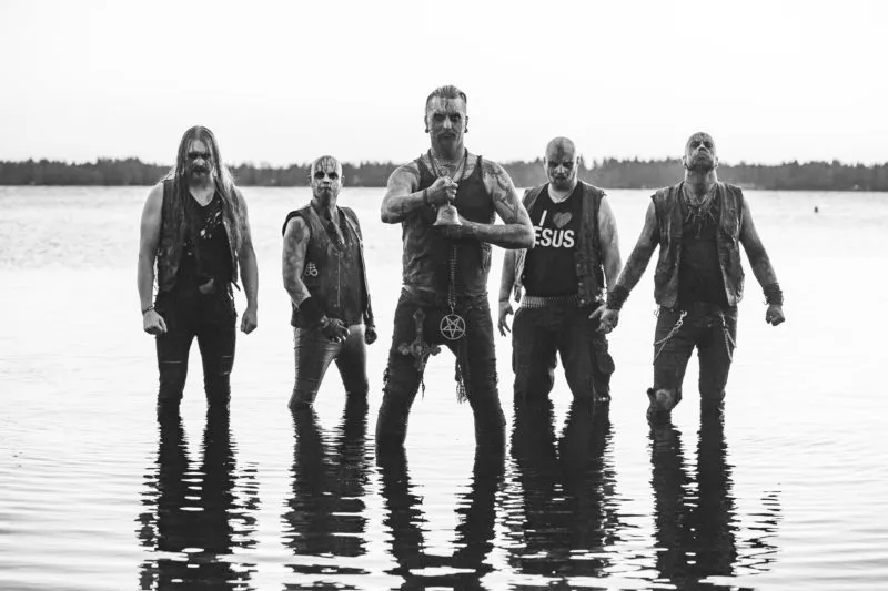 – Готовы принять крещение, Господи! Всё с собой принесли.