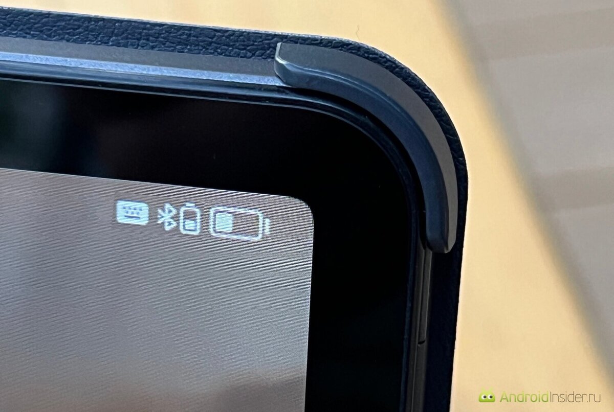    Аккумулятор планшета всегда больше, чем смартфона. А HONOR Pad X9 еще и показывает уровень заряда батареи.