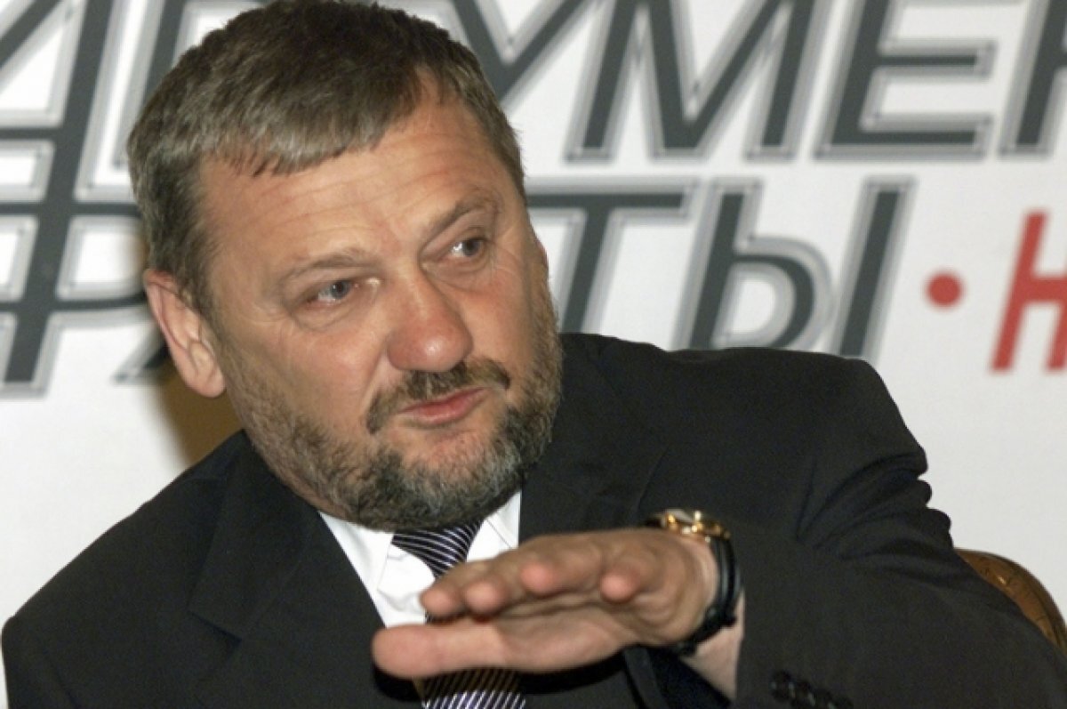    Baza: в Москве к памятнику Ахмату Кадырову подложили голову свиньи и бекон