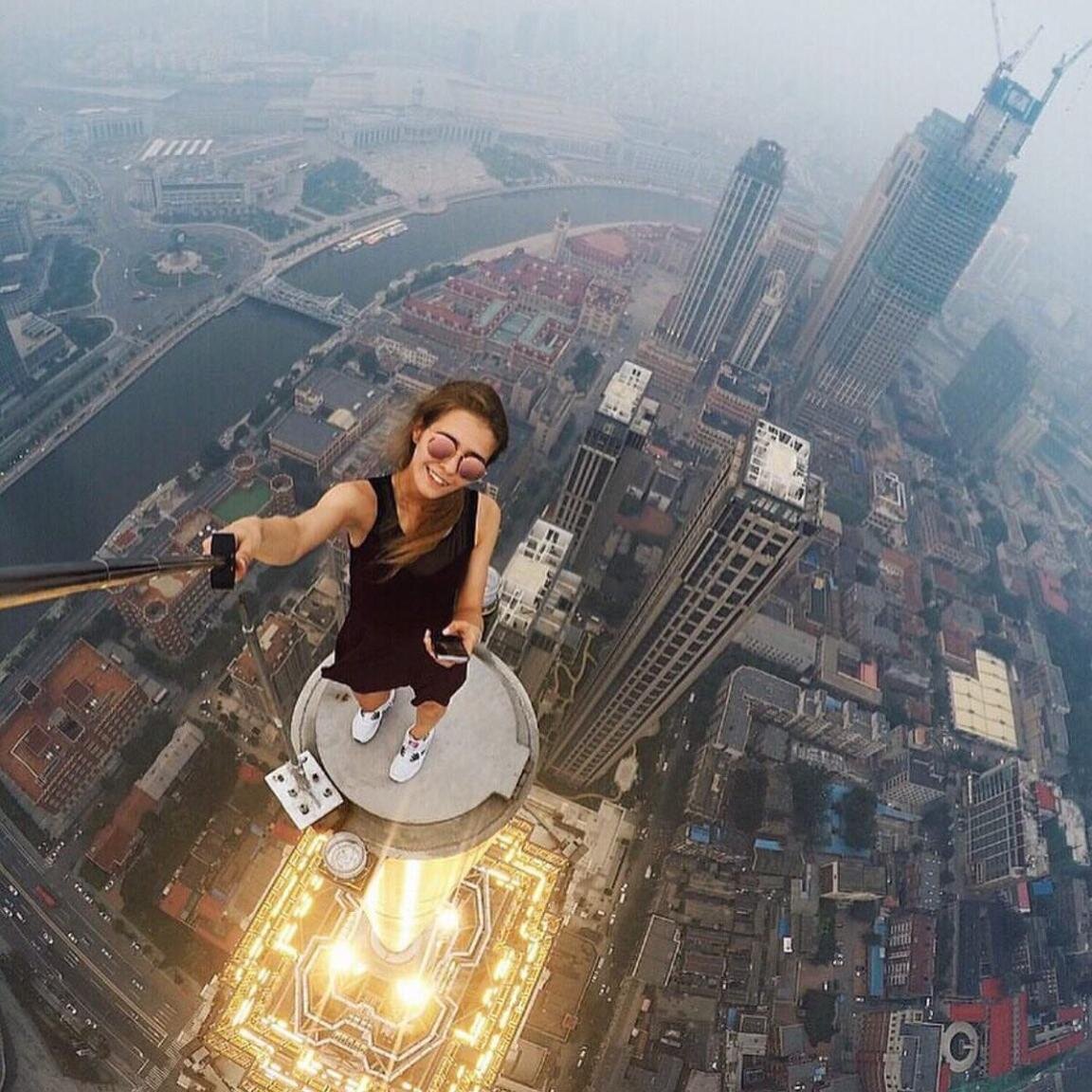 Жить - чтобы выложить - это памятник нарциссической личности? 