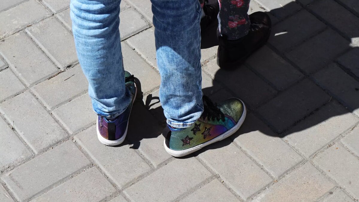     10-летняя девочка пропала в Нижнем Новгороде 11 октября. Волонтеры поисково-спасательного центра «Рысь» попросили помощи в поисках девочки, опубликовав ориентировку с ее приметами в соцсетях.