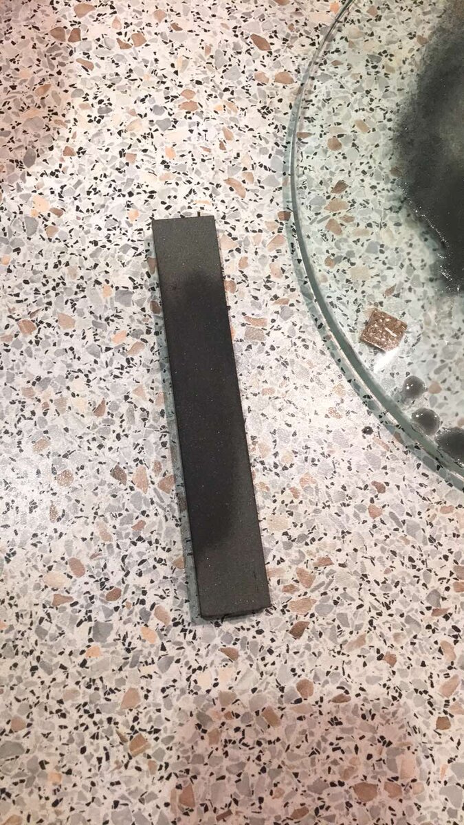 Это я уже его потёр на стекле