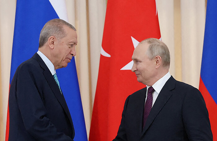    Президент РФ Владимир Путин и президент Турции Реджеп Тайип Эрдоган (слева направо).Murat Cetinmuhurdar/Turkish Presidential Press Office/Reuters
