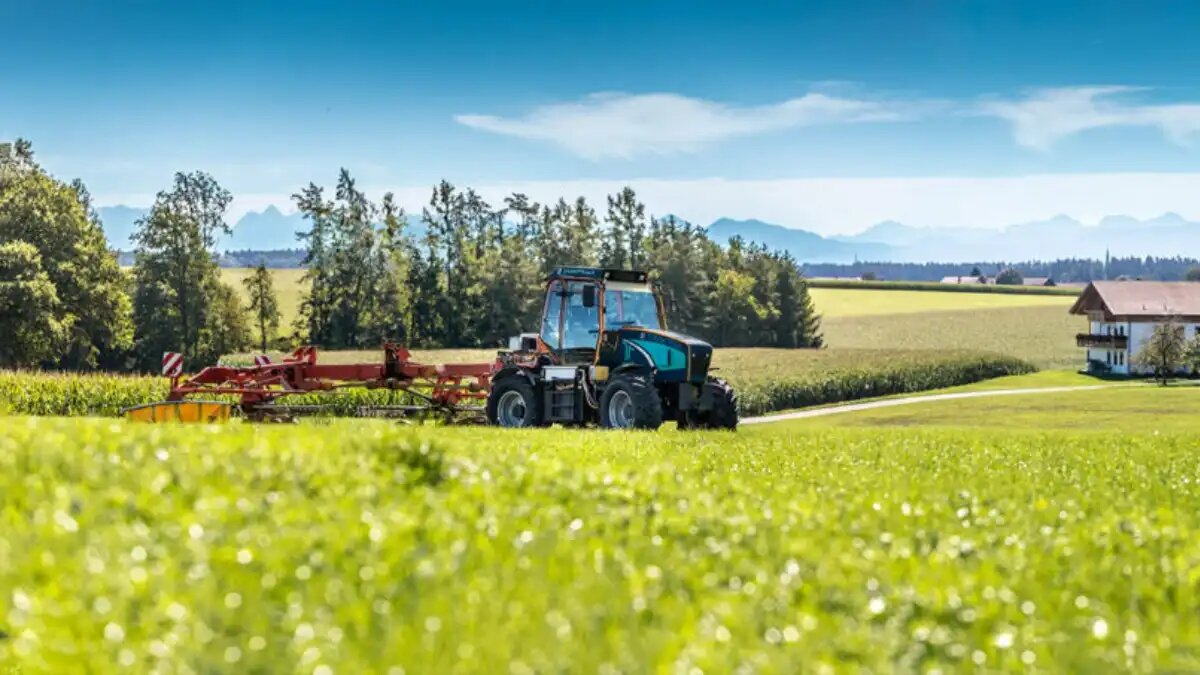 Фото: Tadus Новый электротрактор Tadus представят на выставке Agritechnica 2023