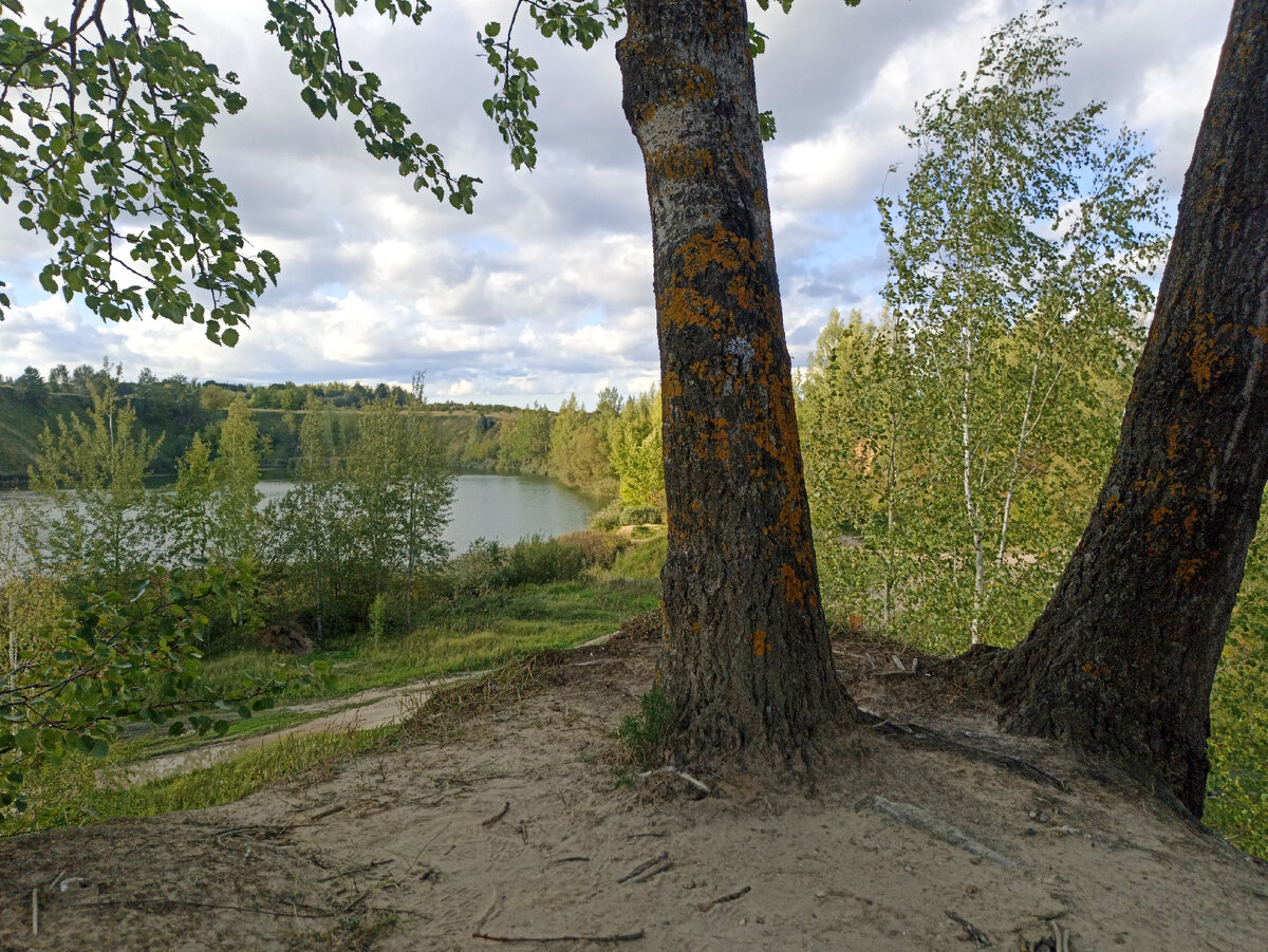 Вид на Голубое озеро с горы