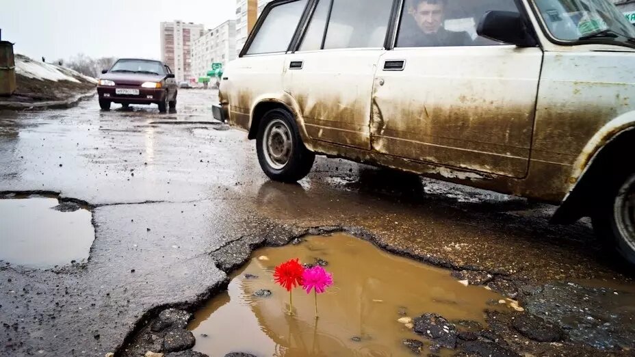     Казанец пожаловался на ямы, которые есть на дороге по улице Московская в центре города. В мэрии столицы Татарстана назвали сроки ремонта дороги.