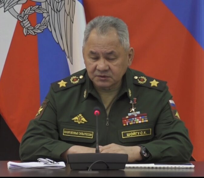 «Мы сегодня должны принять решения и рассмотреть все вопросы по тяжелым транспортным самолетам Ан-124. К 2025 году их количество мы должны удвоить за счет того, что у нас теперь уже появились и двигатели, у нас есть возможности, и мощности для модернизации этих самолетов. К 2025 году их надо удвоить», - заявил глава российского военного ведомства.