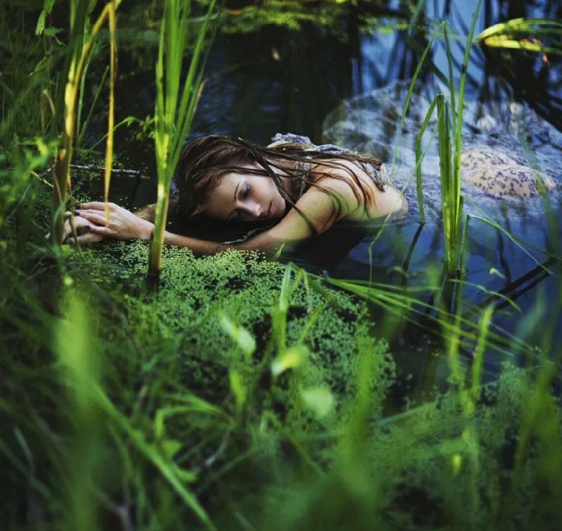 Фотосессия в воде. Фотосессия в водоеме. Фотосессия на озере. Фотосессия на пруду.