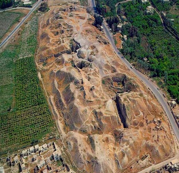 Вид с воздуха на Телль-эс-Султан (древний Иерихон) на Западном берегу реки Иордан. Люди начали селиться здесь еще 12 тыс. лет назад.